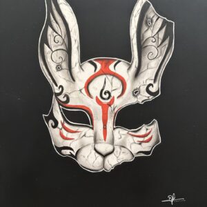 Dessin au fusain d'un masque de lapin avec des motifs rouge sur le visage sur fond noir.